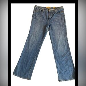 Seven 7 Classic Blue Women's Flare Jeans size 14, inseam 40 rise11 length 41